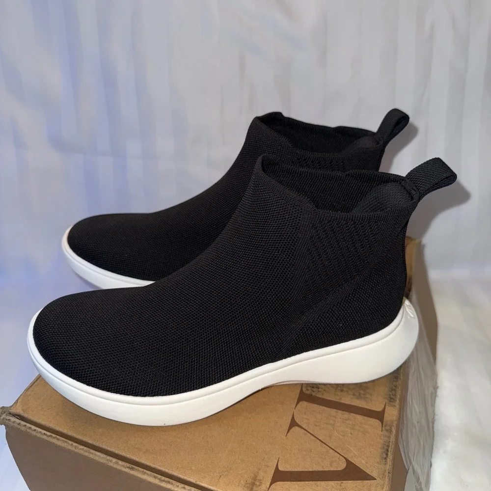 VIVAIA Black Knit Chelsea Boots Women's Slip On Water Repellent Comfortable US 8